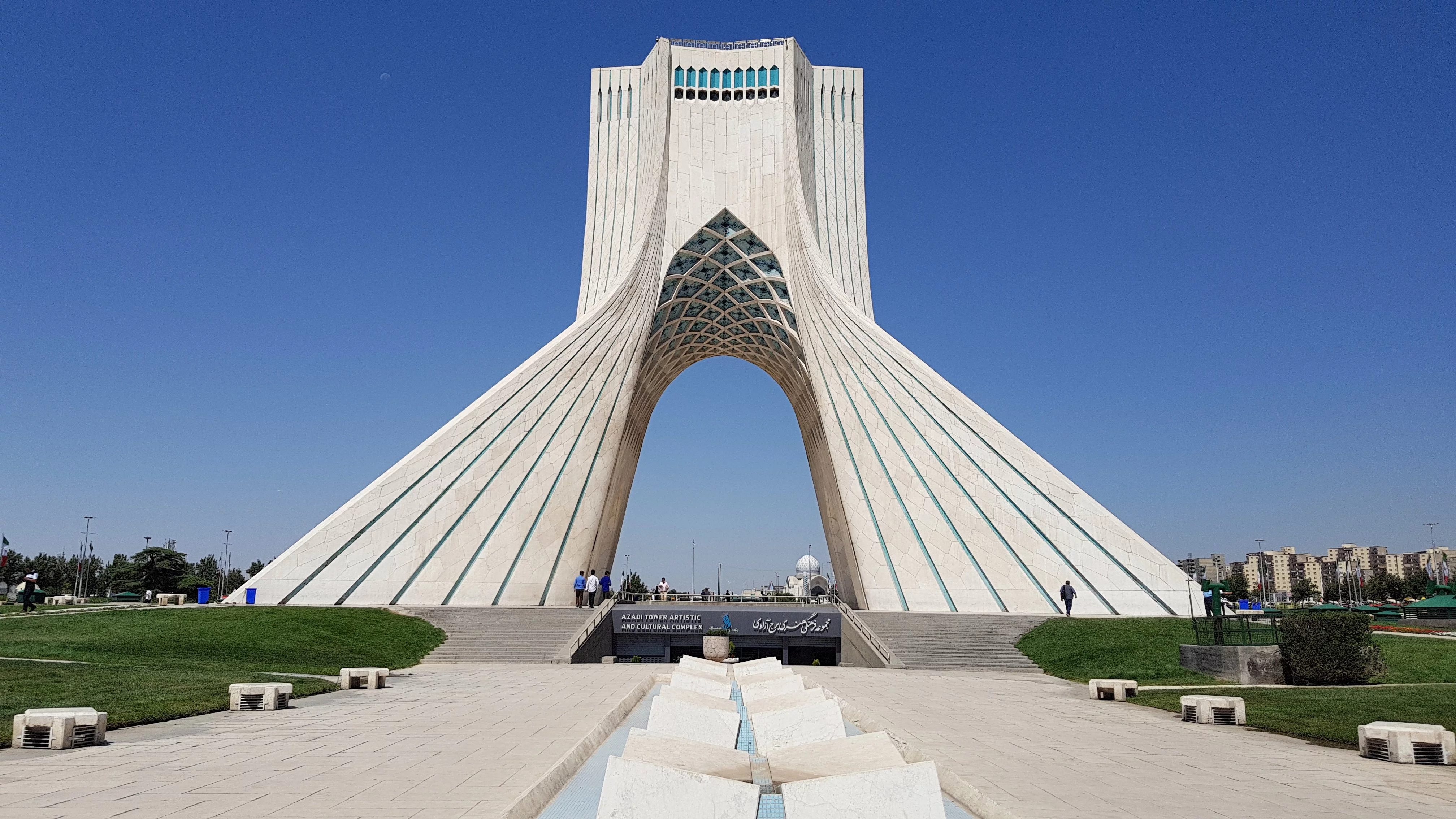 Azadi_Tower_(29358497718).webp