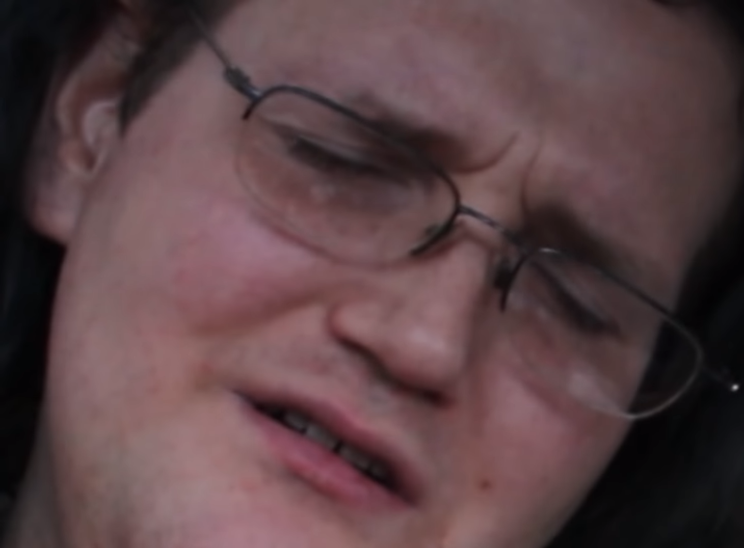 824338