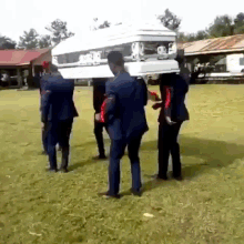 d6b5b232efb9a34c51bc4a8db389809df9da3db93f9d4c30bd846161f6bcd11c.gif