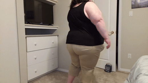 FIRST_EXPERIENCE_WITH_FASHION_NOVA_CURVE (1).gif