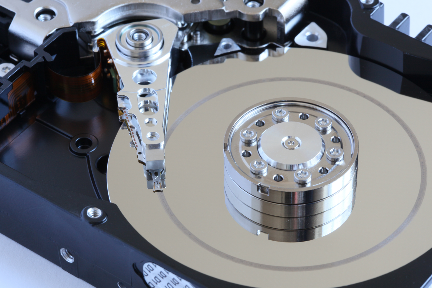 Hard_disk_head_crash_small.png