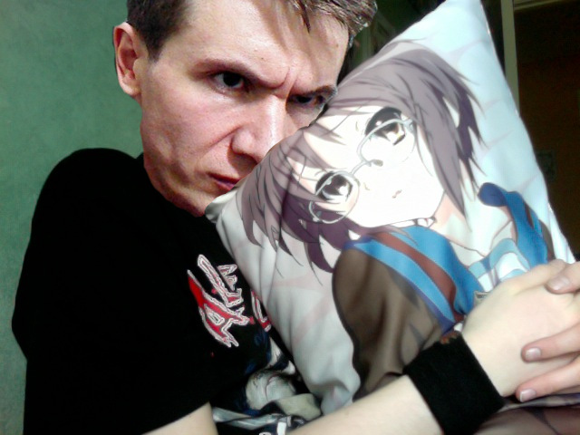 mikemikev-with-his-waifu-pillow.jpg