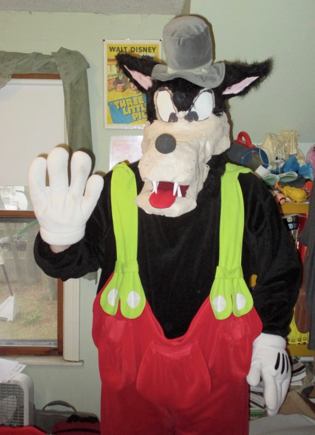 new_big_bad_wolf_fursuit_head__by_wilee2005-d9yxcms.jpg
