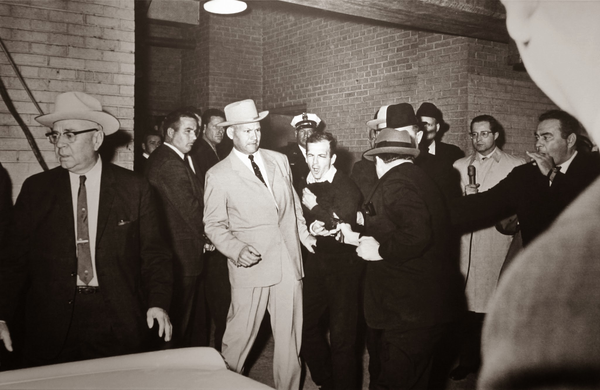 Ruby shoots Oswald.jpg