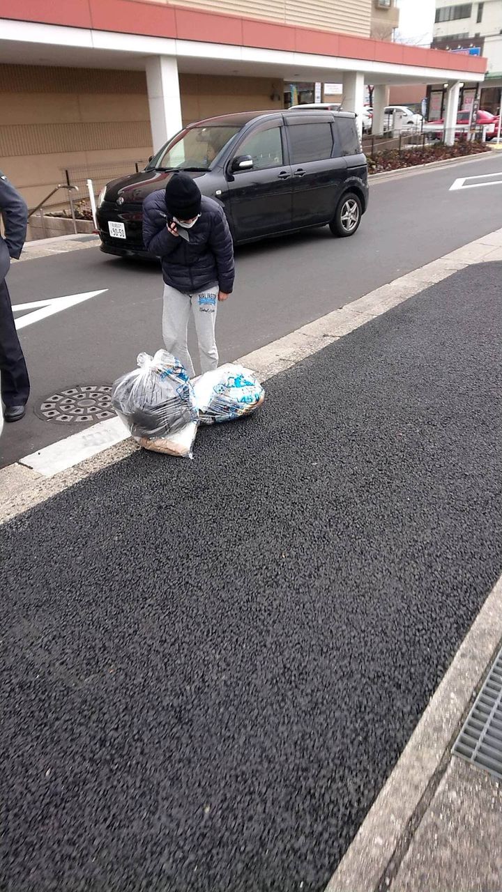 Syamu leaving his buddy's house with 2 bags in his hands