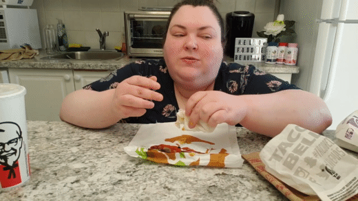 TACO_BELL_MUKBANG_STACKER_BIG_BOX.gif