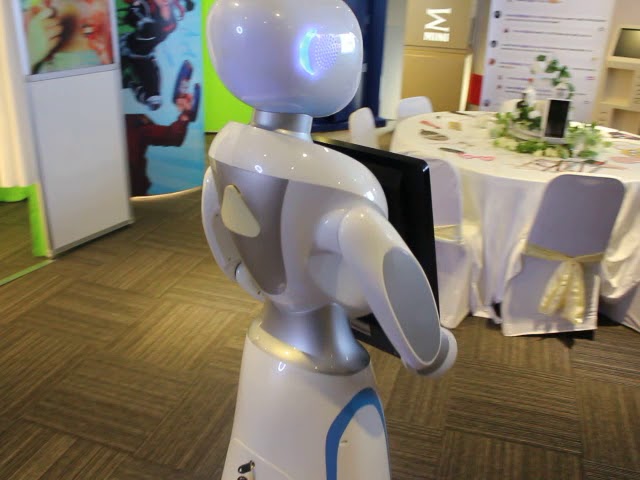 www.servicerobots.com