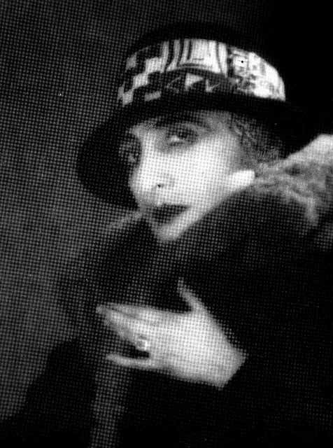 Marcel-Duchamp-Rrose-Selavy.JPG